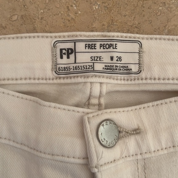 Free People White Stilt Distressed Worn Jeans Size 26 - Picture 2 of 8